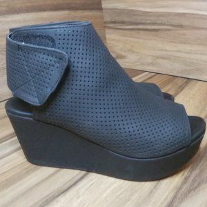 Women's Pierre Dumas Black Platform size 6.5